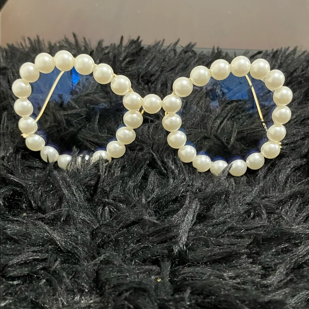 Faux Pearl-Embellished Round Gold Frame, Ivory Pearls - Picture 7 of 14